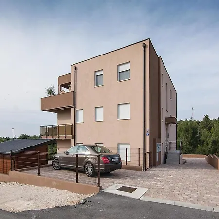 Daire Three-bedroom In *