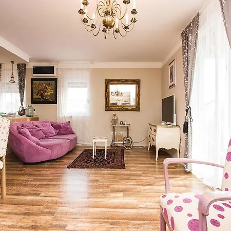 Daire Three-bedroom In *