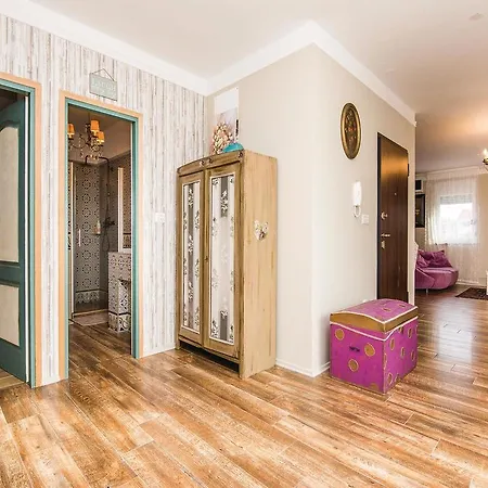 Three-bedroom In Daire Pakoštane
