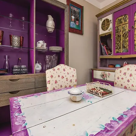 Three-bedroom In Daire Pakoštane