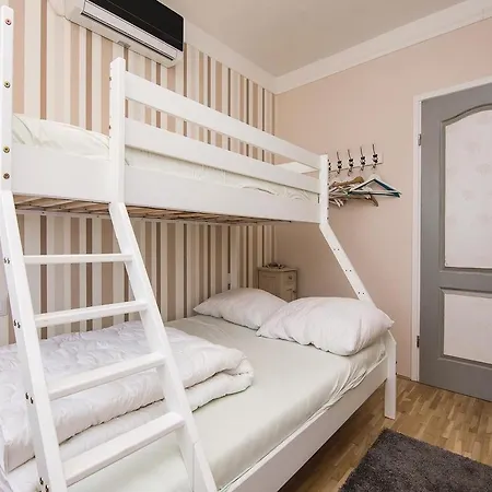 Daire Three-bedroom In Pakoštane