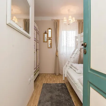 Three-bedroom In Daire Pakoštane
