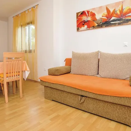 3 Bedroom Beautiful In Biograd *