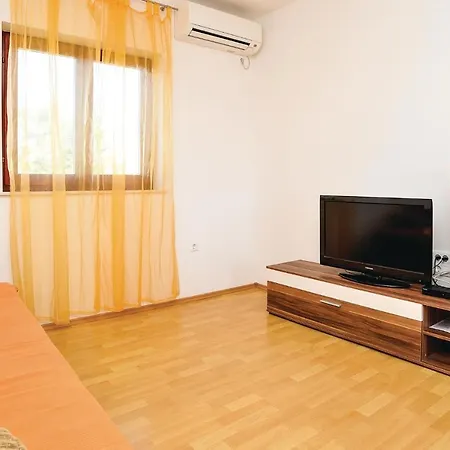 3 Bedroom Beautiful In Biograd Apartment