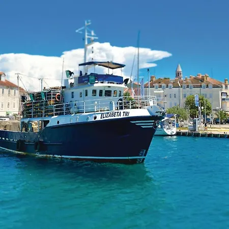 3 Bedroom Beautiful In Biograd *