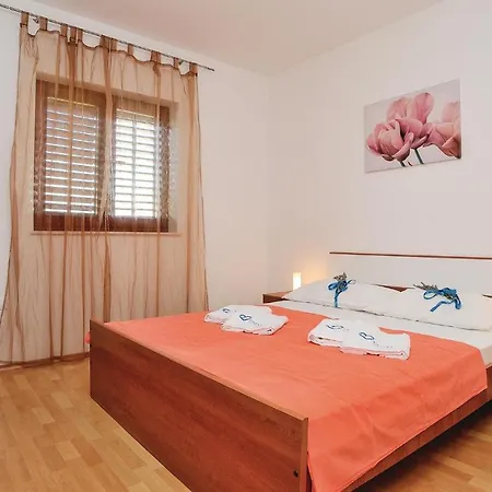 3 Bedroom Beautiful In Biograd *