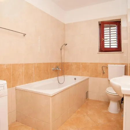3 Bedroom Beautiful In Biograd * Opatijski Torovi