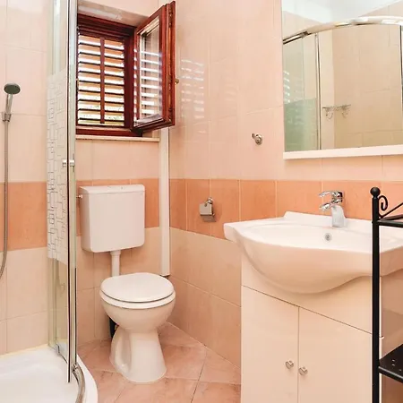 Apartment 3 Bedroom Beautiful In Biograd *